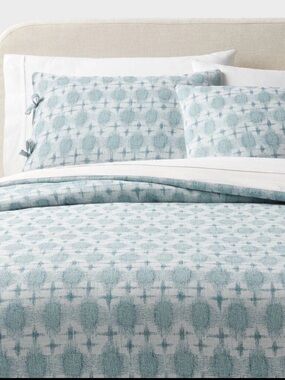 Target full/queen Threshold IKAT duvet cover set